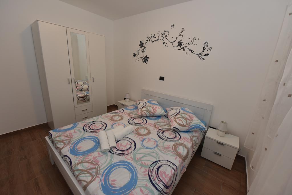 Apartment Bamba Grebastica Bagian luar foto